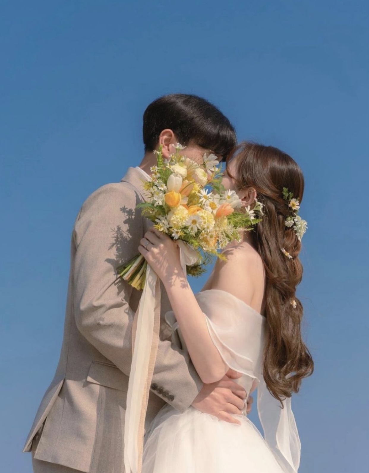 KẾT HÔN CHỚP NHOÁNG VỚI ANH CẢNH SÁT