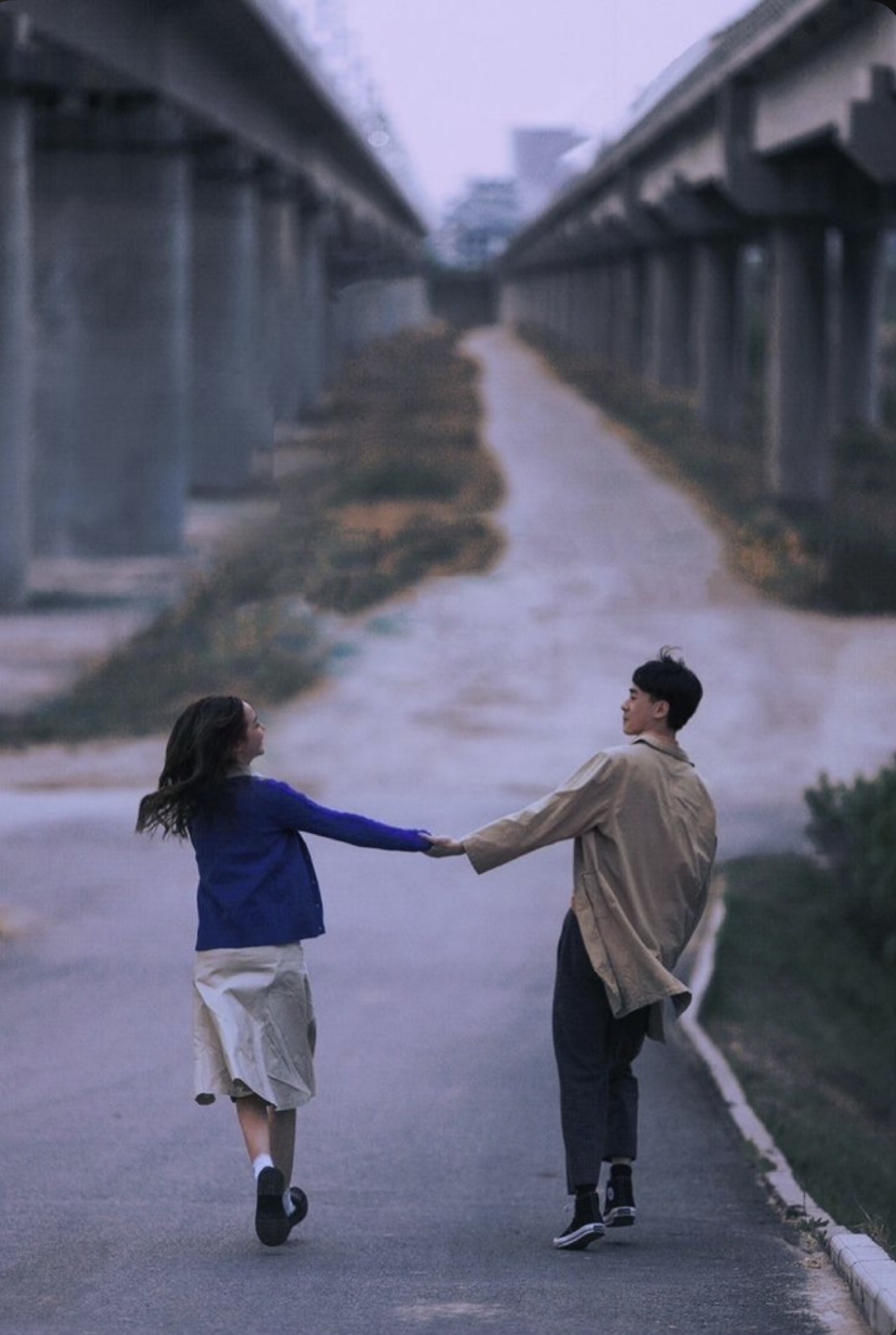 RỜI XA ANH