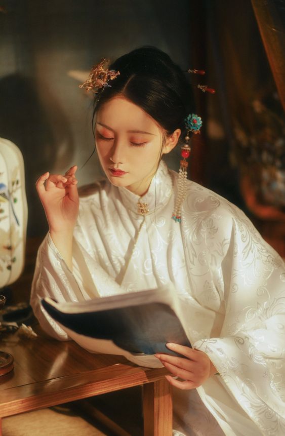 TÔI LÀ MỘT PHỤ NỮ THỜI ĐẠI CŨ